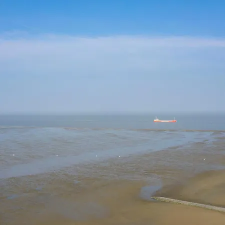 Strandhochhaus 82 *